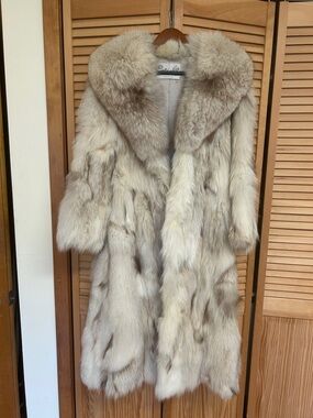 Gorgeous Cream-Toned Real Fur Silver Fox Coat by NATHAN LAVIN of Atlantic City